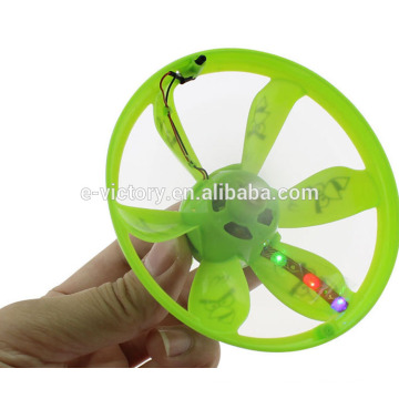 2015 flying UFO plastic toy rc helicopter with LED kids toy made in china